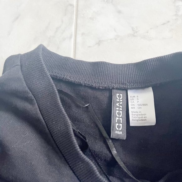 H&M Divided New York NYC Brooklyn Graphic Black Long Sleeve Crewneck Sweatshirt - Picture 3 of 6